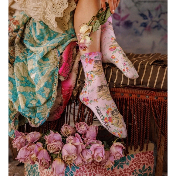 NWT Magnolia Pearl Shadow & Boo Thistle Cat Socks Cotton Whimsical - Picture 2 of 5